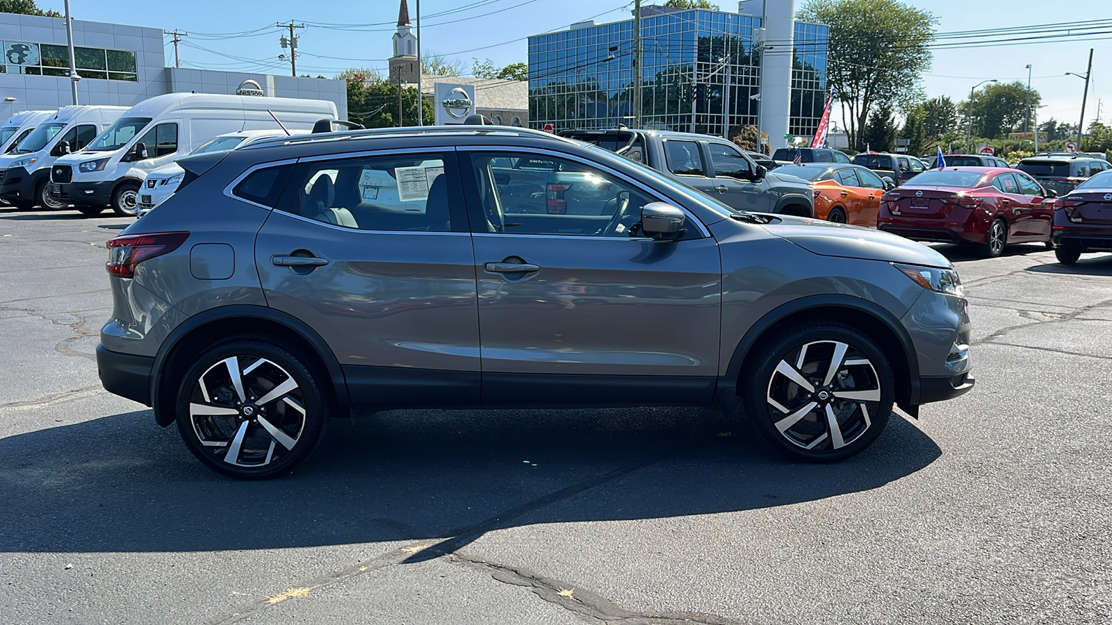 2022 Nissan Rogue Sport SL 2