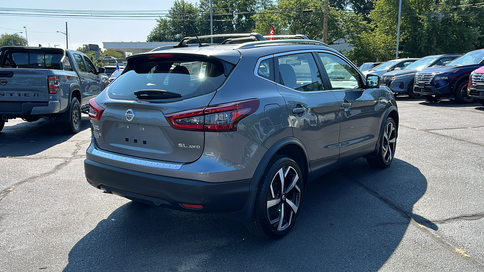 2022 Nissan Rogue Sport SL 3