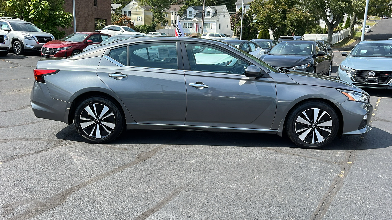 2022 Nissan Altima 2.5 SV 2