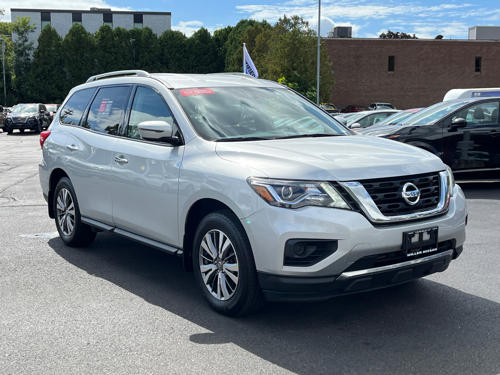 2020 Nissan Pathfinder S 1