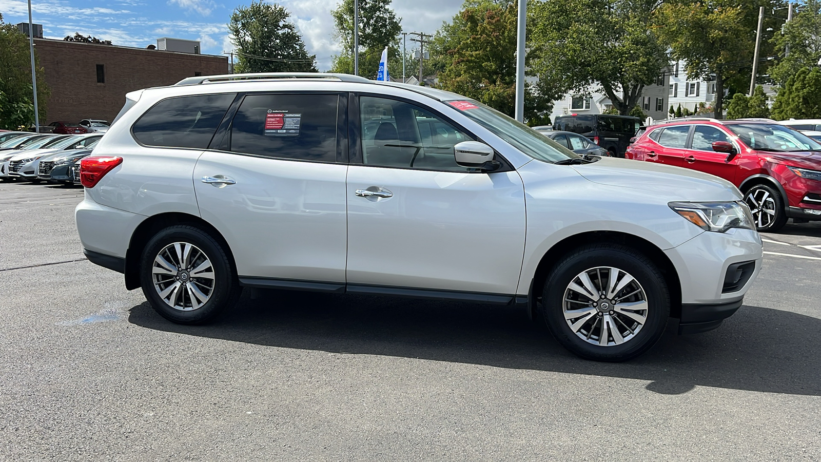 2020 Nissan Pathfinder S 2