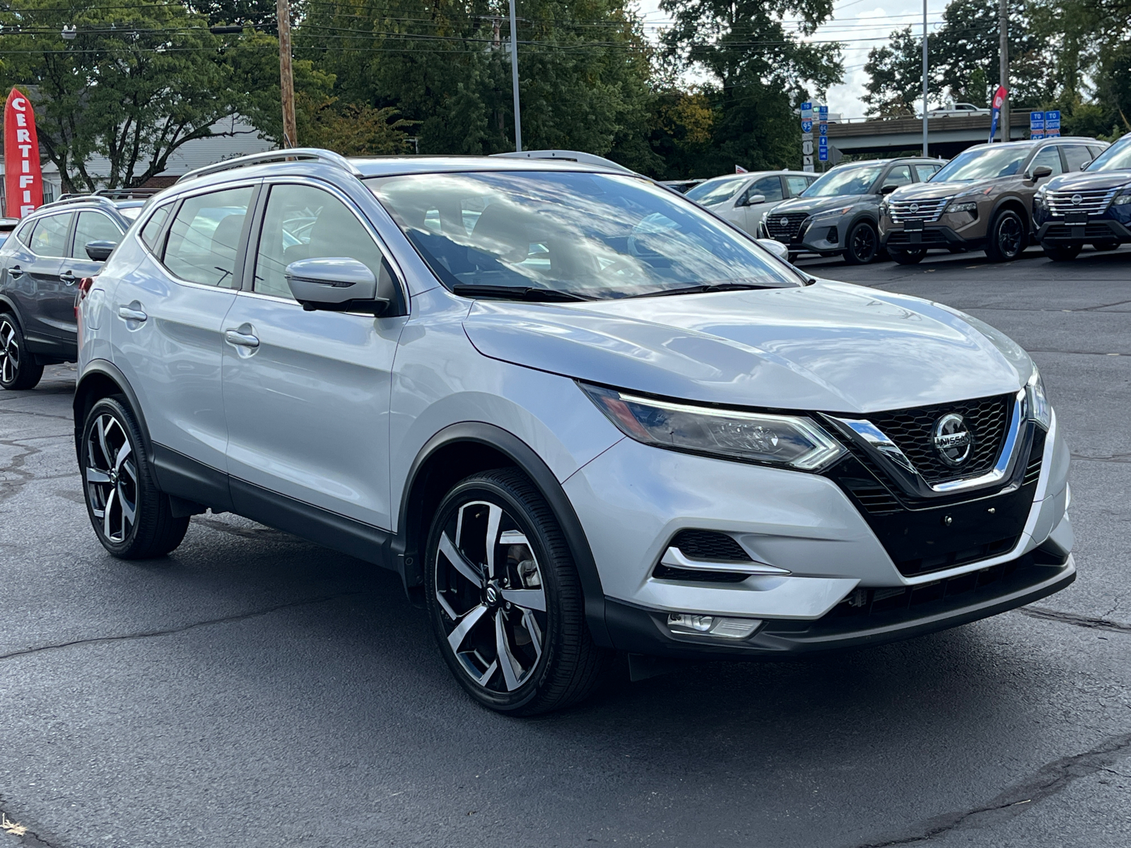 2021 Nissan Rogue Sport SL 1