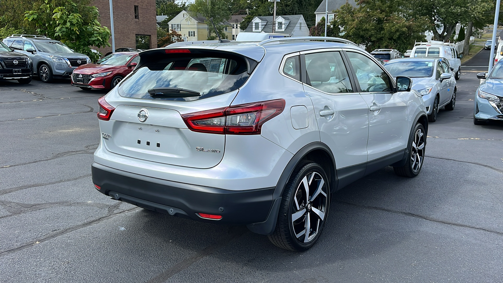 2021 Nissan Rogue Sport SL 3