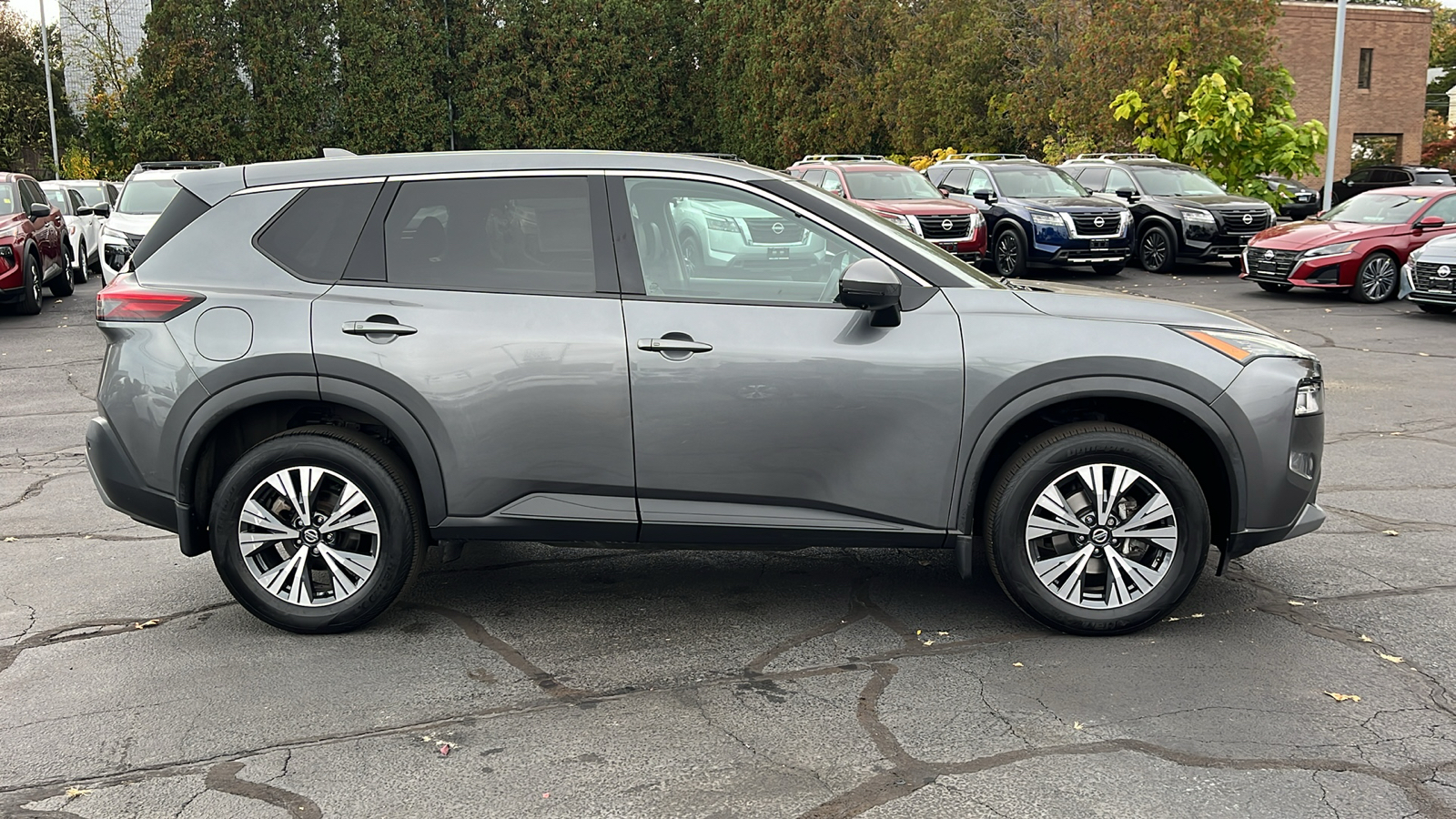 2021 Nissan Rogue SV 2