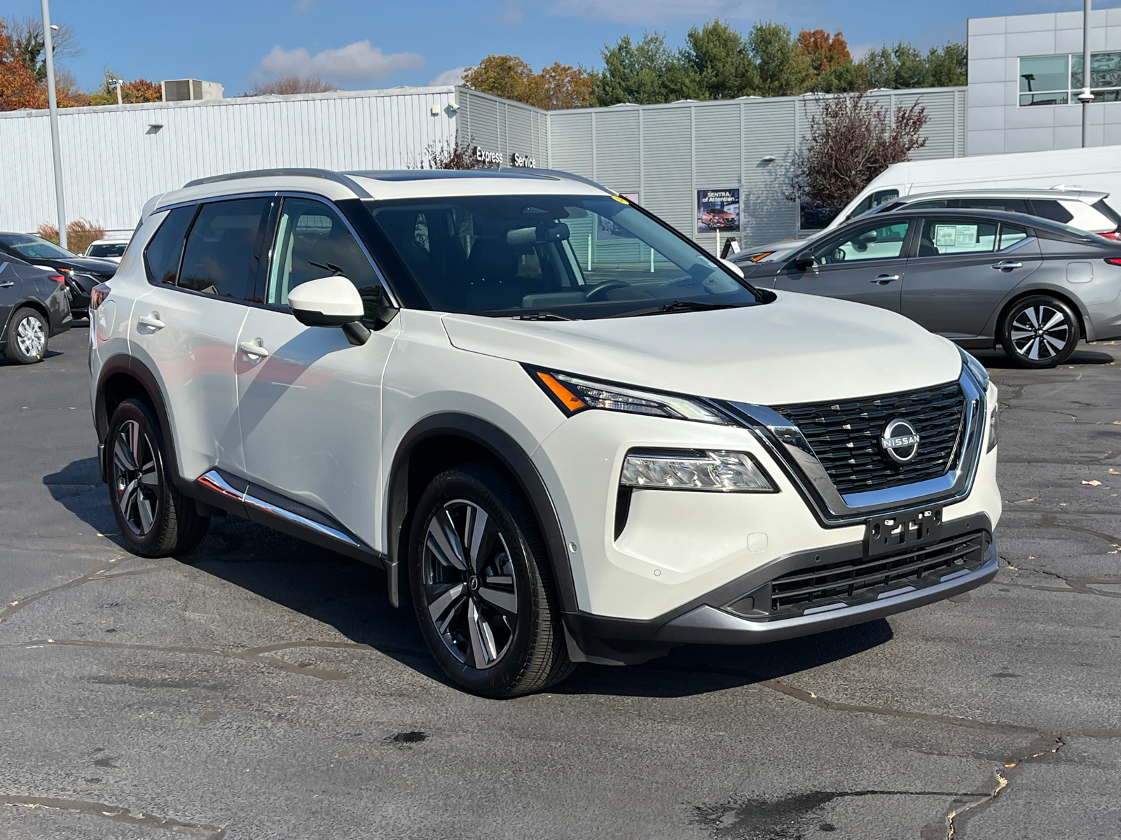 2023 Nissan Rogue SL 1