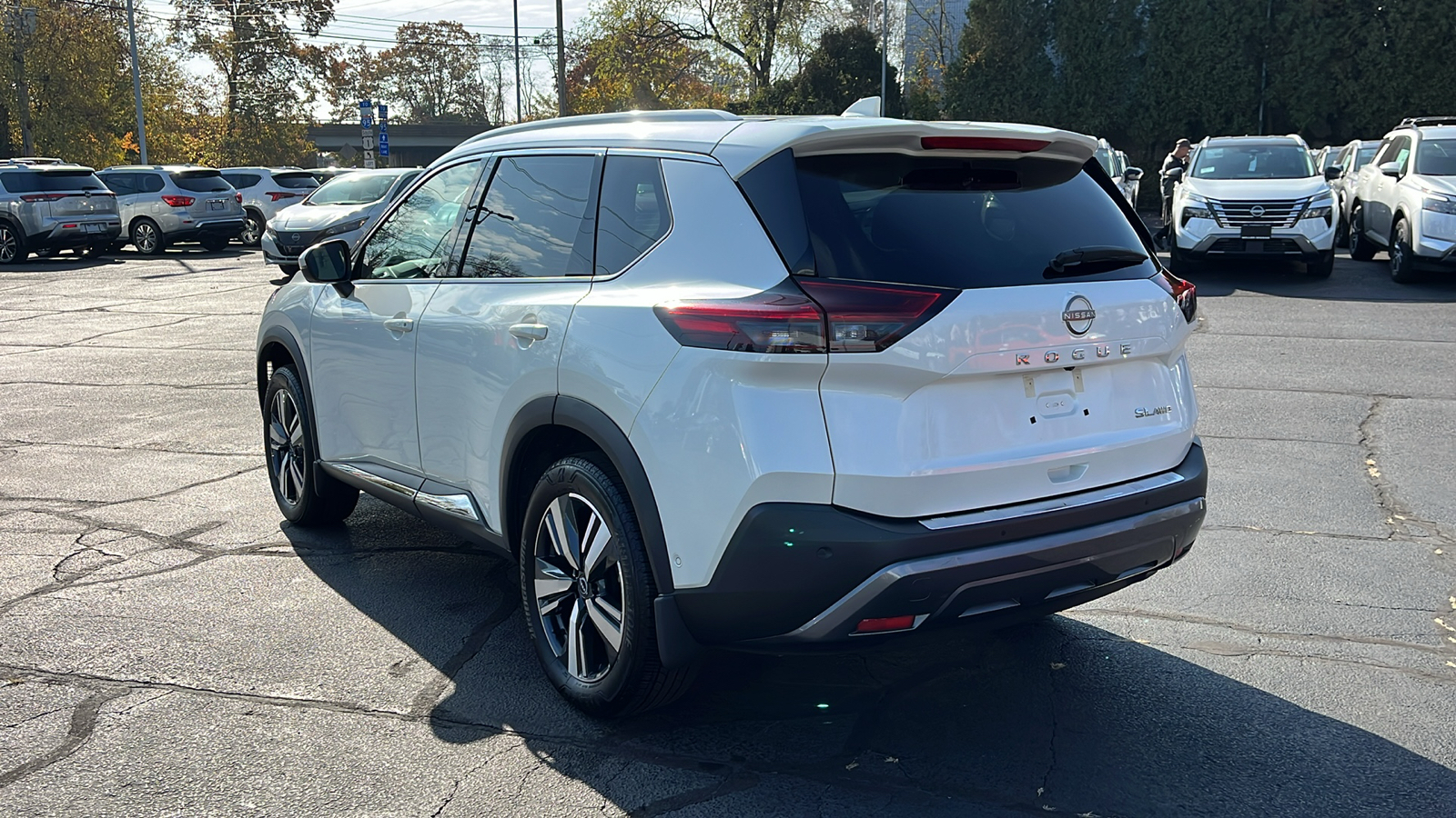 2023 Nissan Rogue SL 5