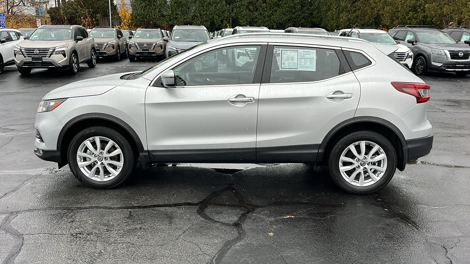 2021 Nissan Rogue Sport SV 6