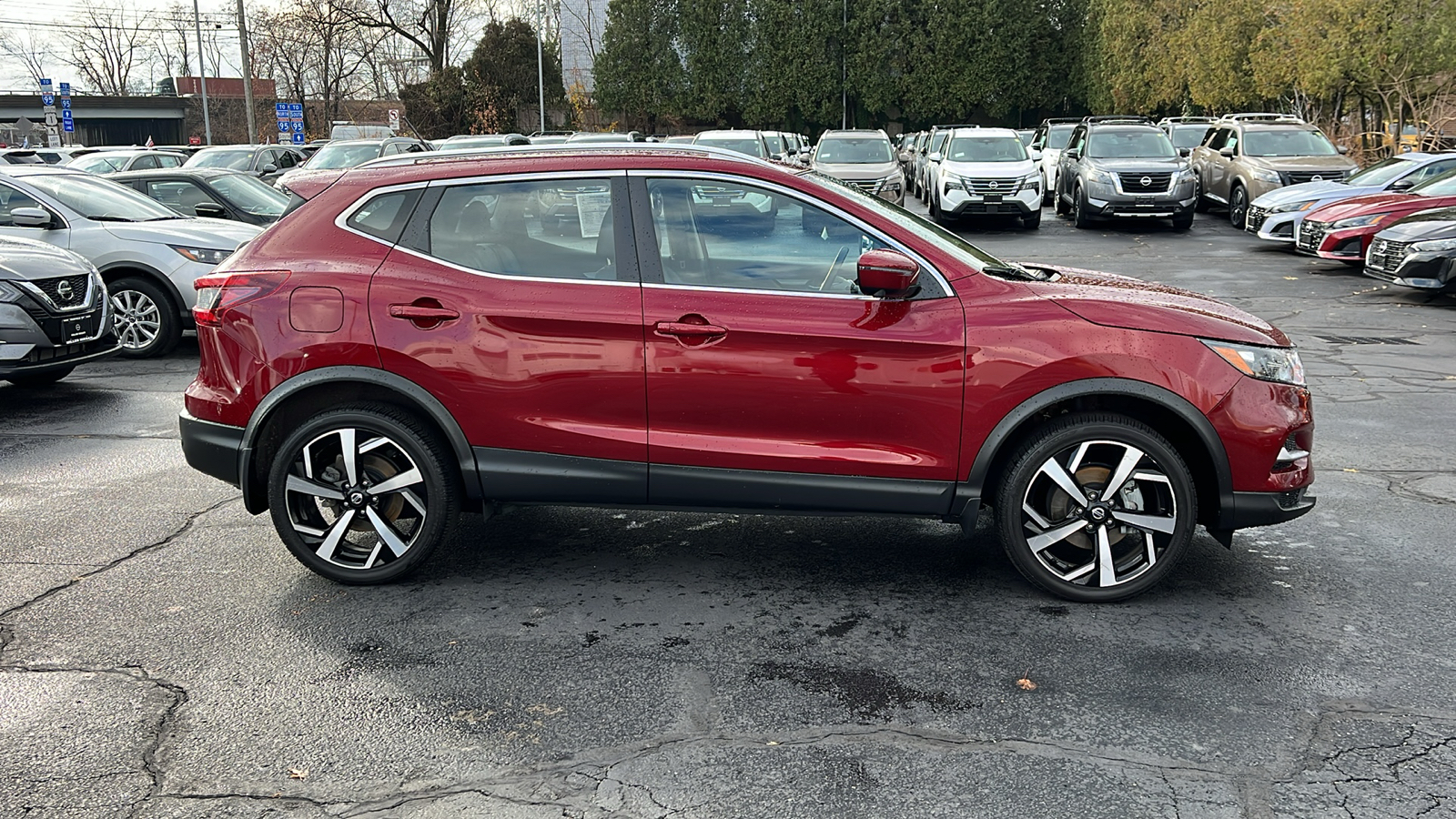 2022 Nissan Rogue Sport SL 2