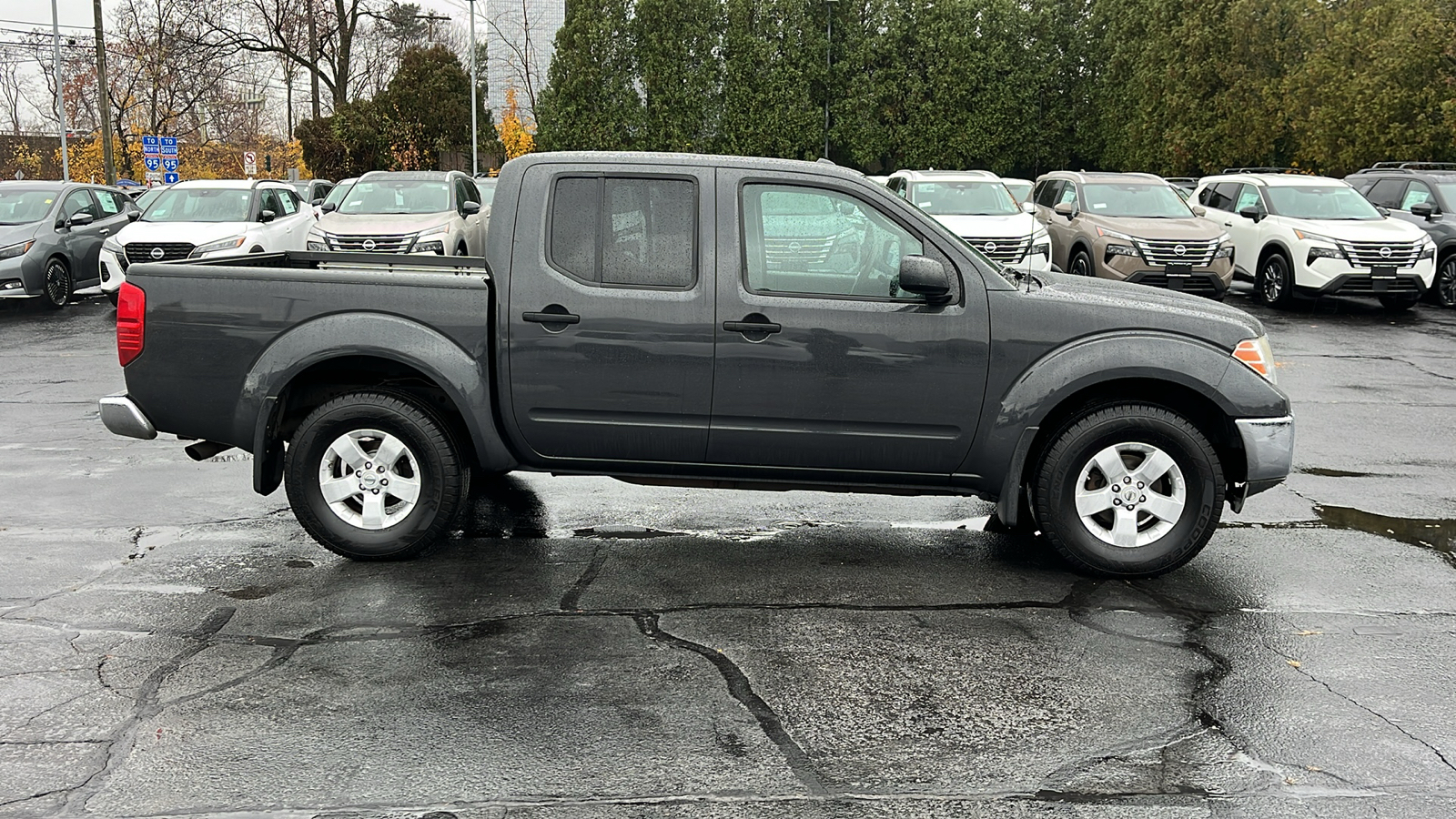 2011 Nissan Frontier SV 2