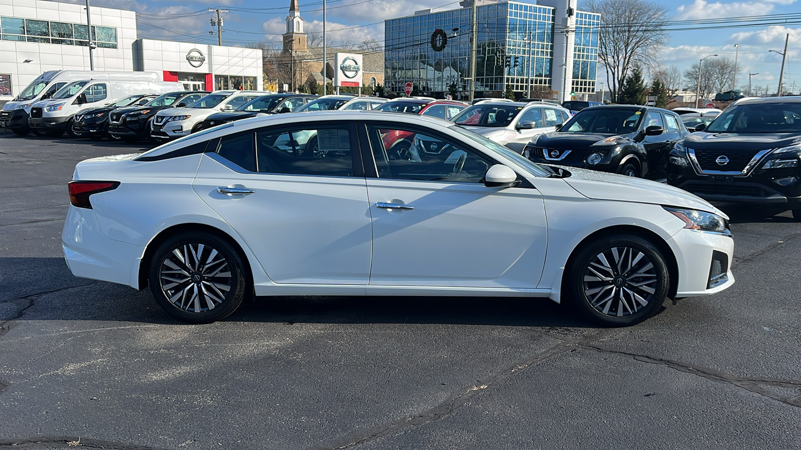 2023 Nissan Altima 2.5 SV 2