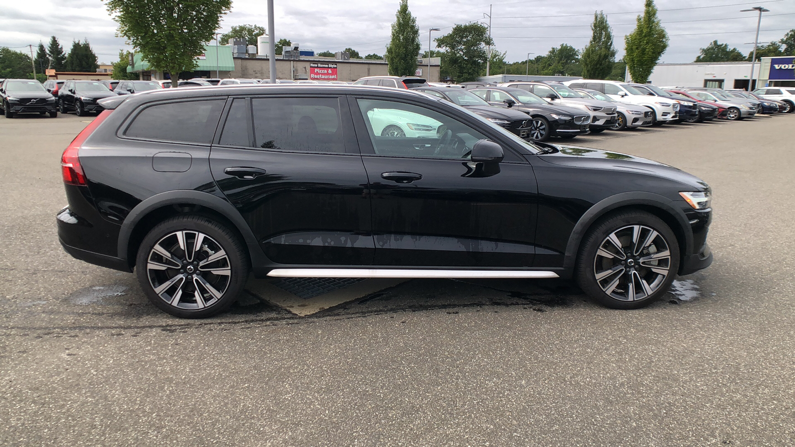 2023 Volvo V60 Cross Country Ultimate 8