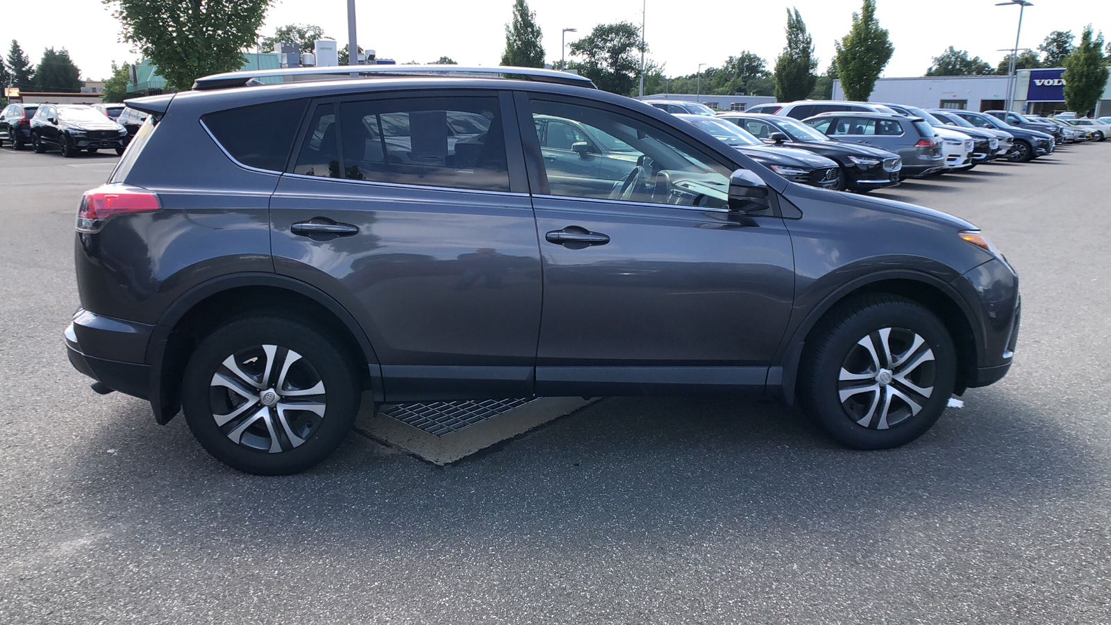 2017 Toyota RAV4 LE 8