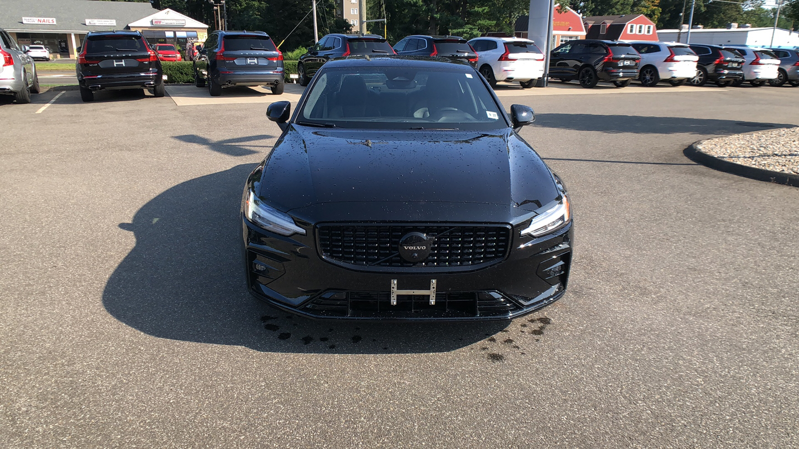 2023 Volvo S60 Plus Black Edition 2