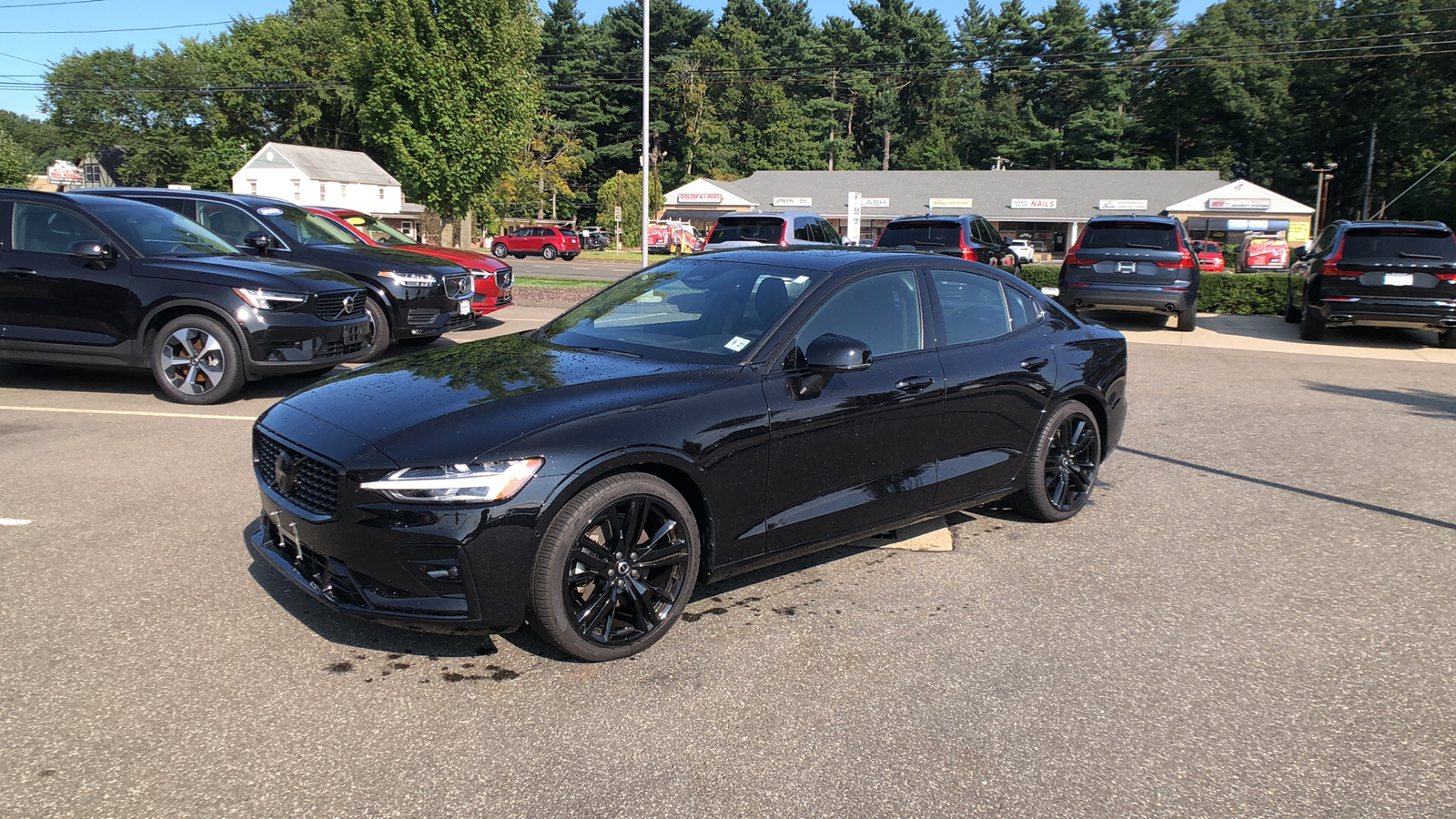 2023 Volvo S60 Plus Black Edition 3