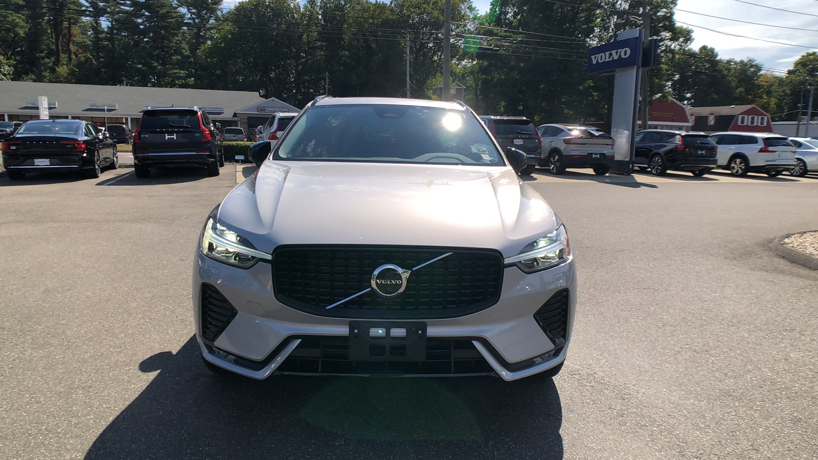 2023 Volvo XC60 Plus Dark Theme 2