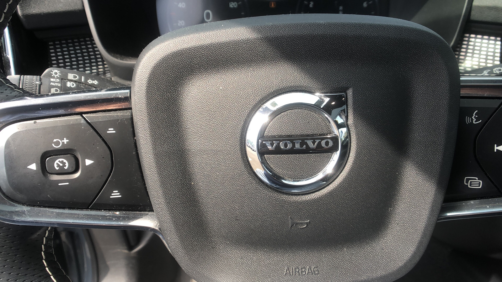 2021 Volvo XC40 R-Design 12