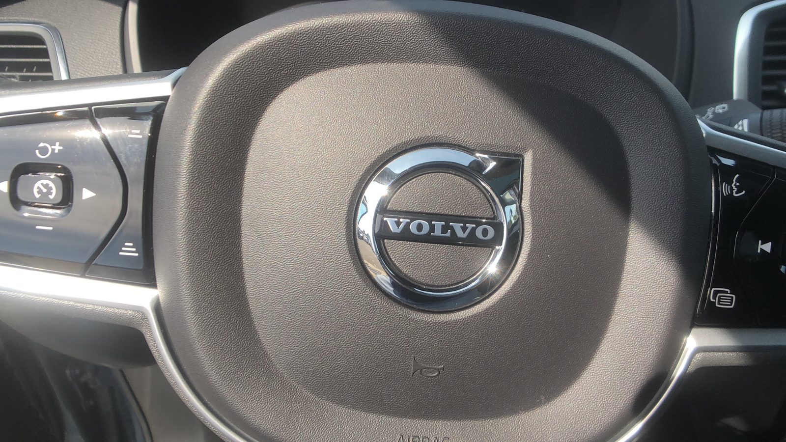 2021 Volvo XC90 Momentum 11