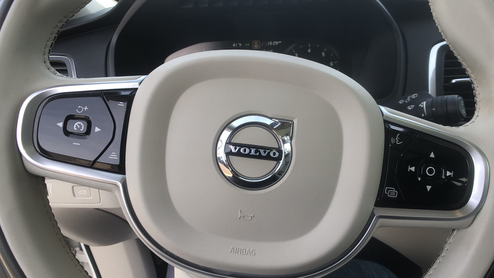 2021 Volvo XC90 Momentum 14