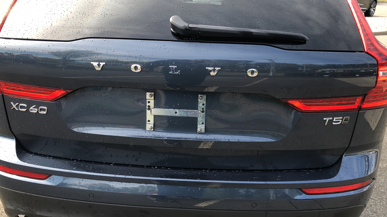 2020 Volvo XC60 Momentum 32