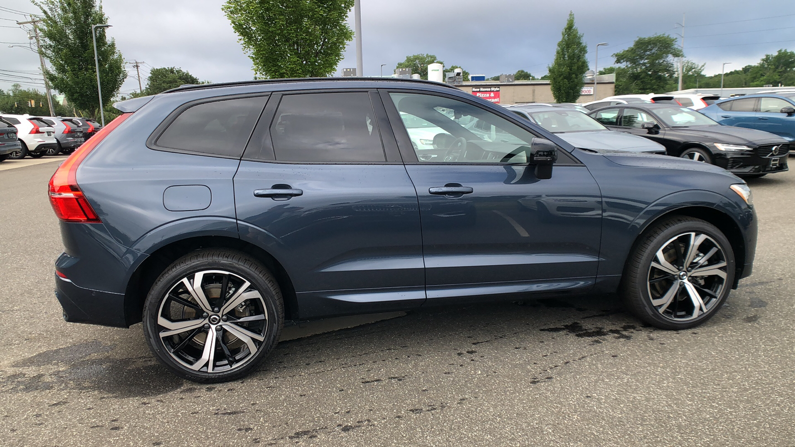 2025 Volvo XC60 Plug-In Hybrid Ultra 11