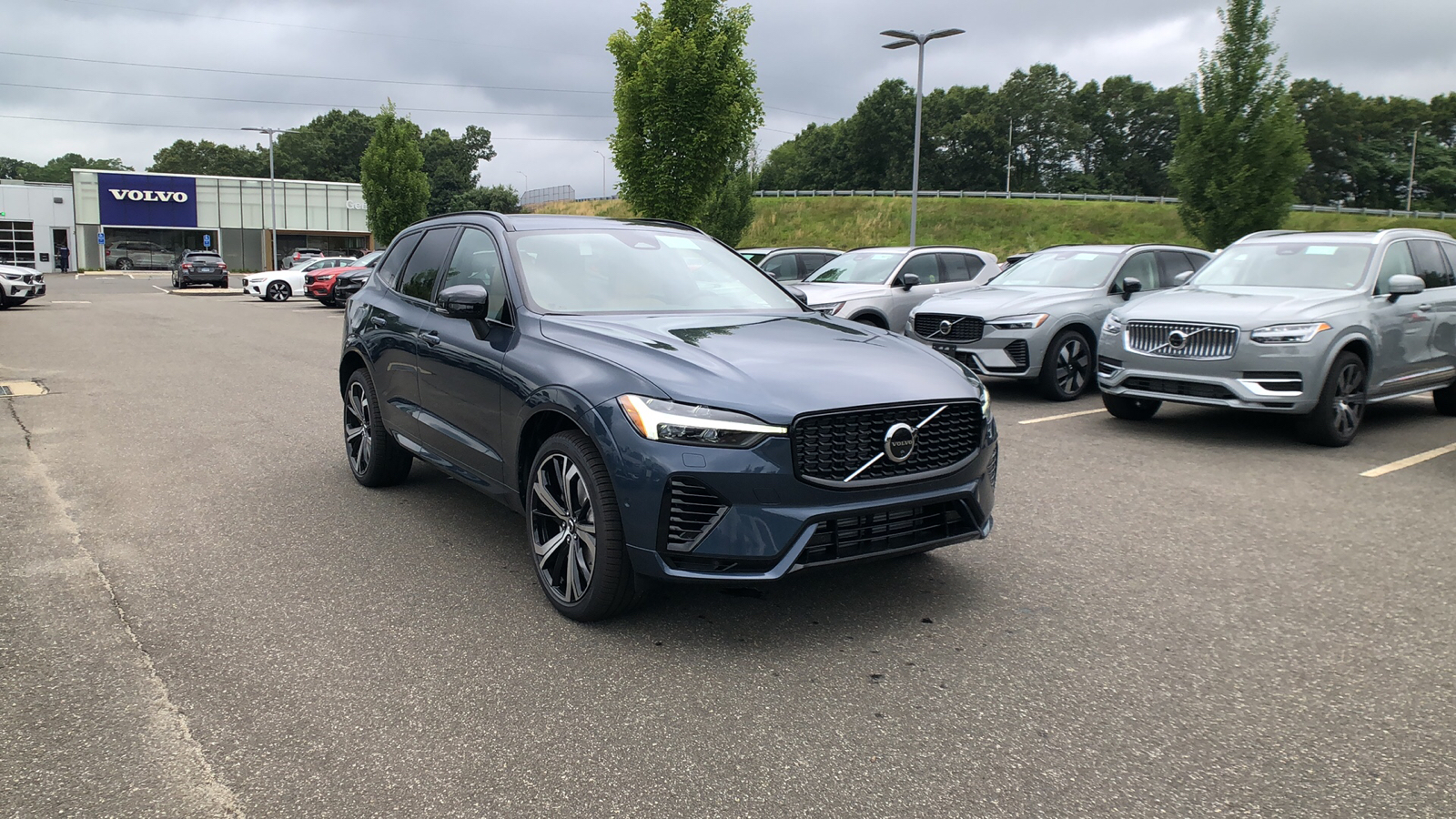 2025 Volvo XC60 Plug-In Hybrid Ultra 1