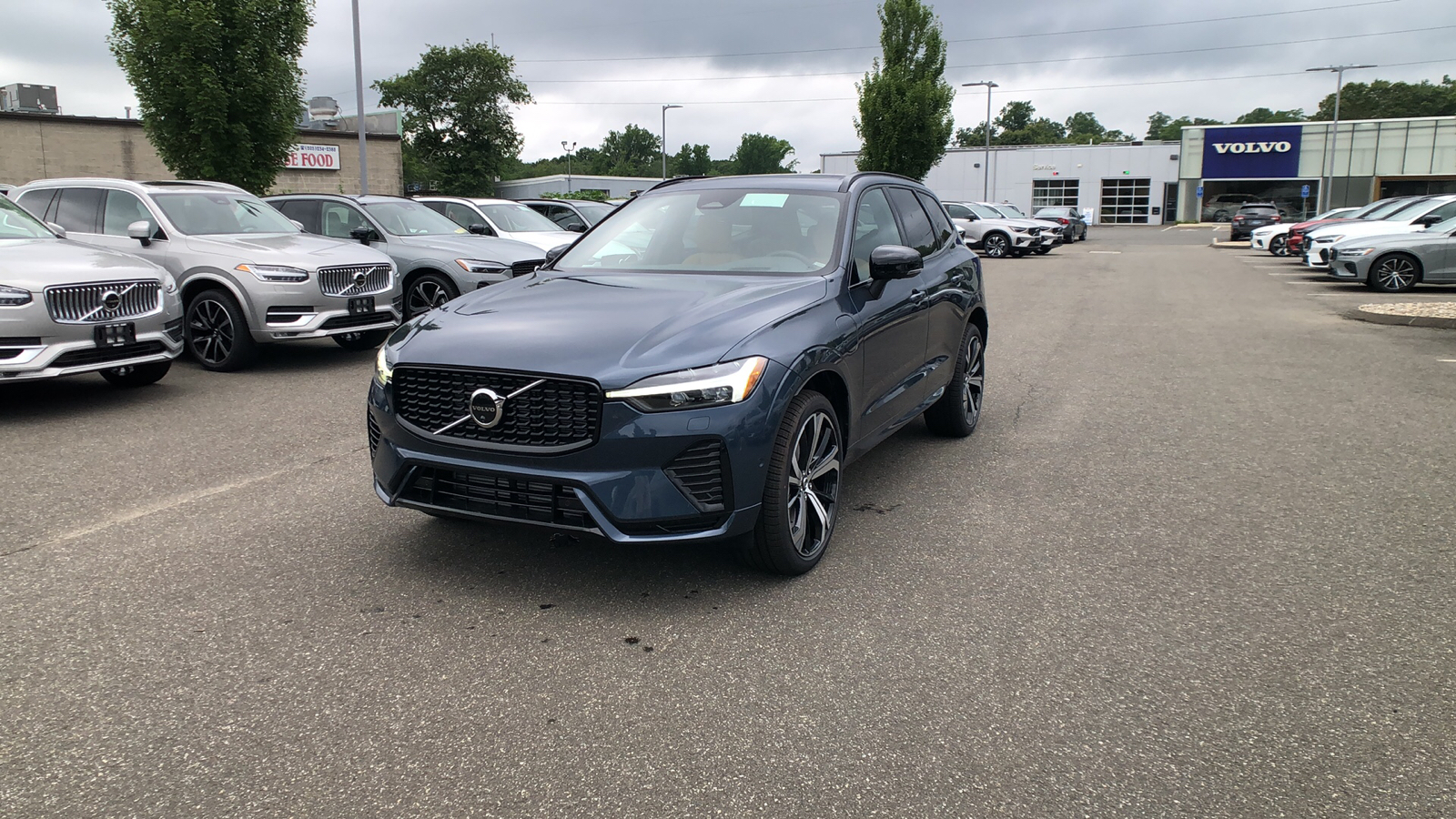 2025 Volvo XC60 Plug-In Hybrid Ultra 3