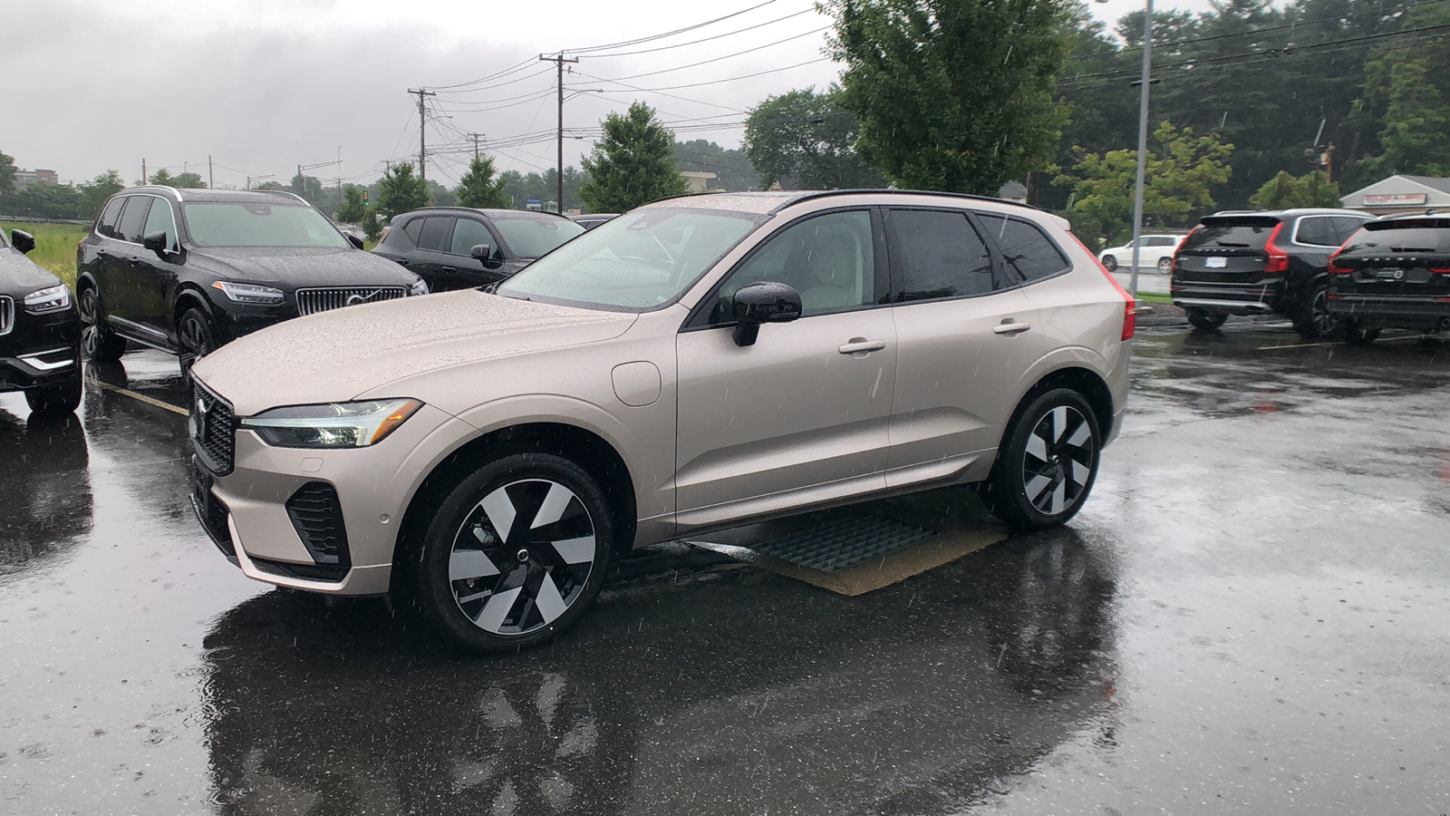 2025 Volvo XC60 Plug-In Hybrid Plus 4