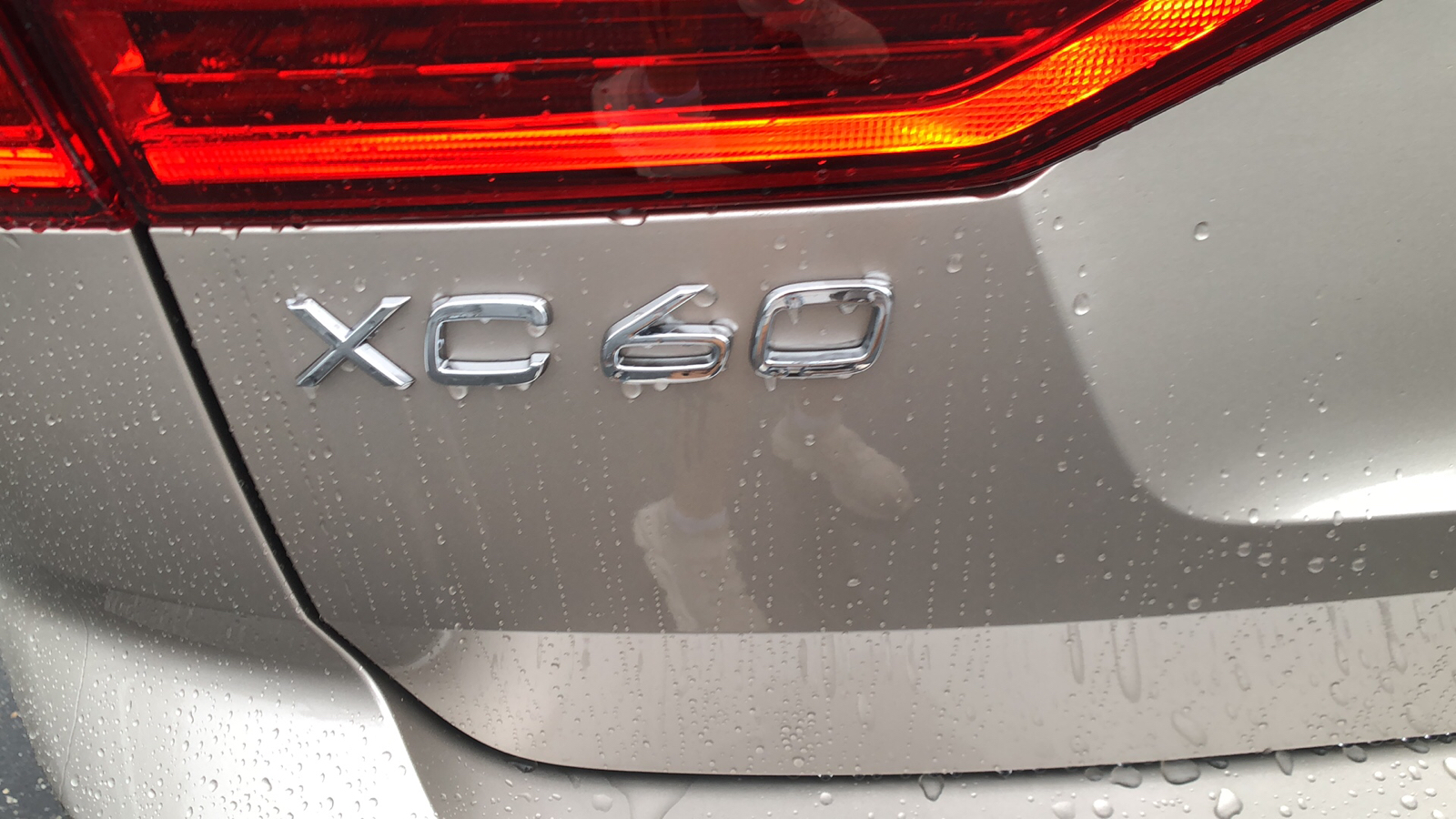 2025 Volvo XC60 Plug-In Hybrid Plus 18