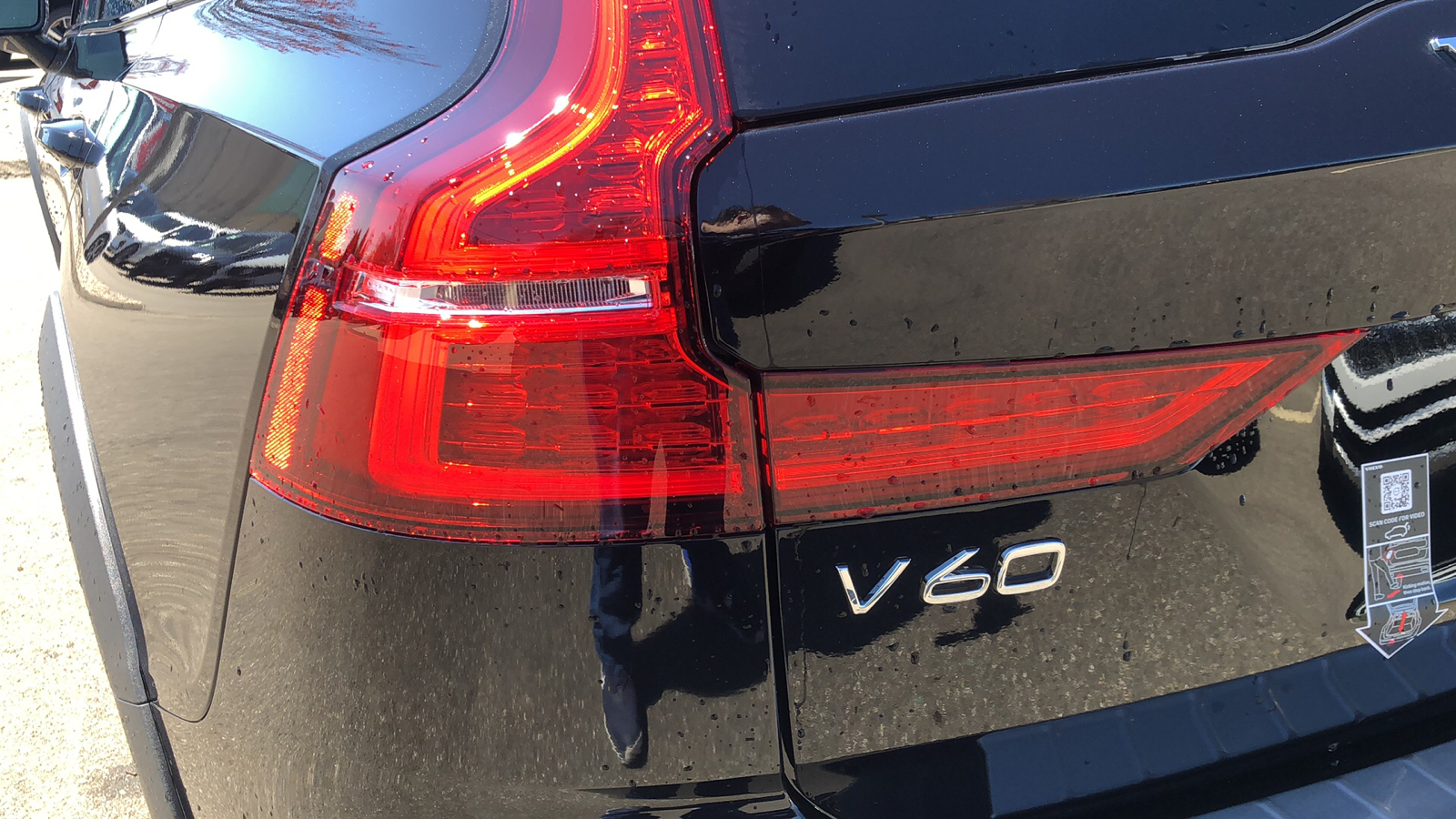 2024 Volvo V60 Cross Country Ultimate 32