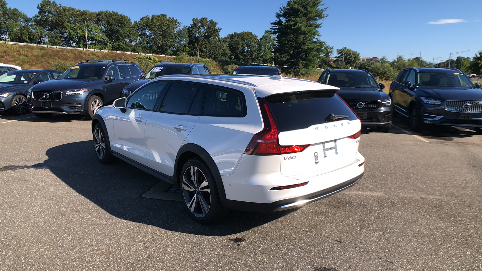 2025 Volvo V60 Cross Country Plus 5