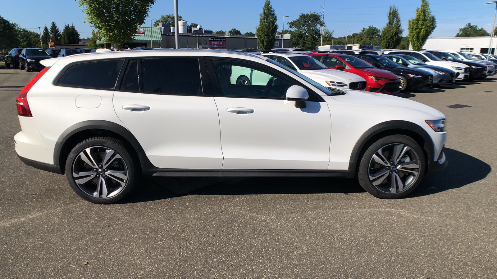 2025 Volvo V60 Cross Country Plus 8