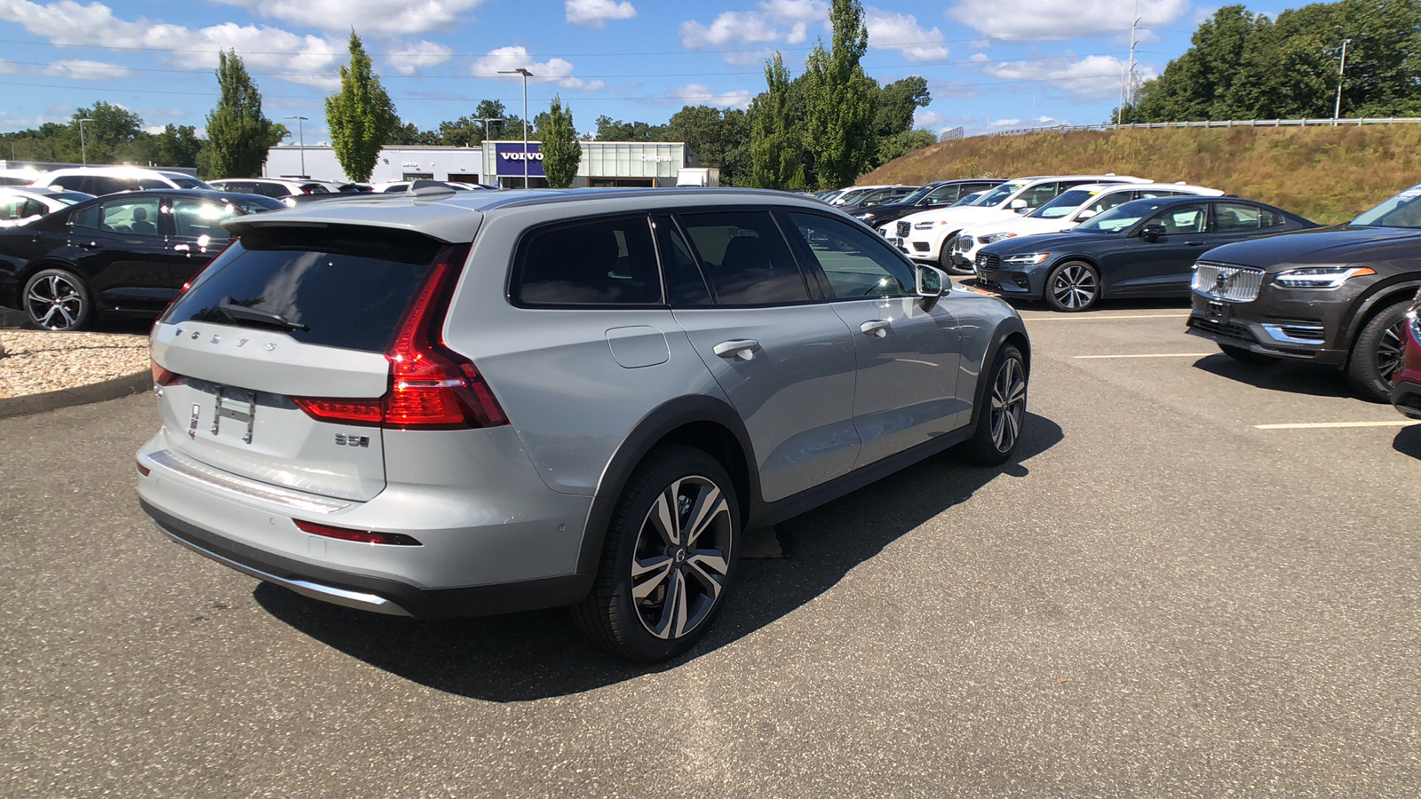 2025 Volvo V60 Cross Country Plus 7