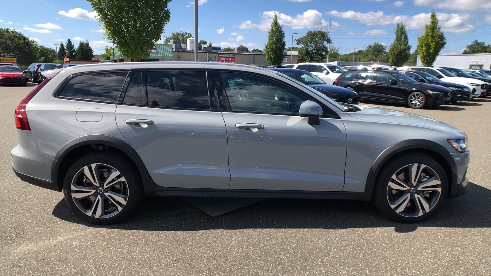 2025 Volvo V60 Cross Country Plus 8