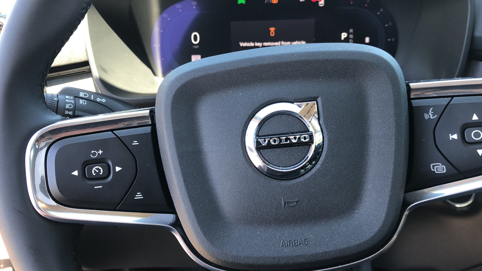 2024 Volvo XC40 Plus Dark Theme 14