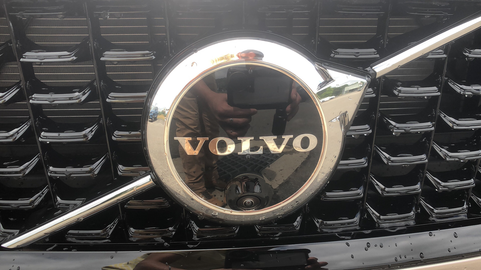 2024 Volvo S60 Plus Dark Theme 11