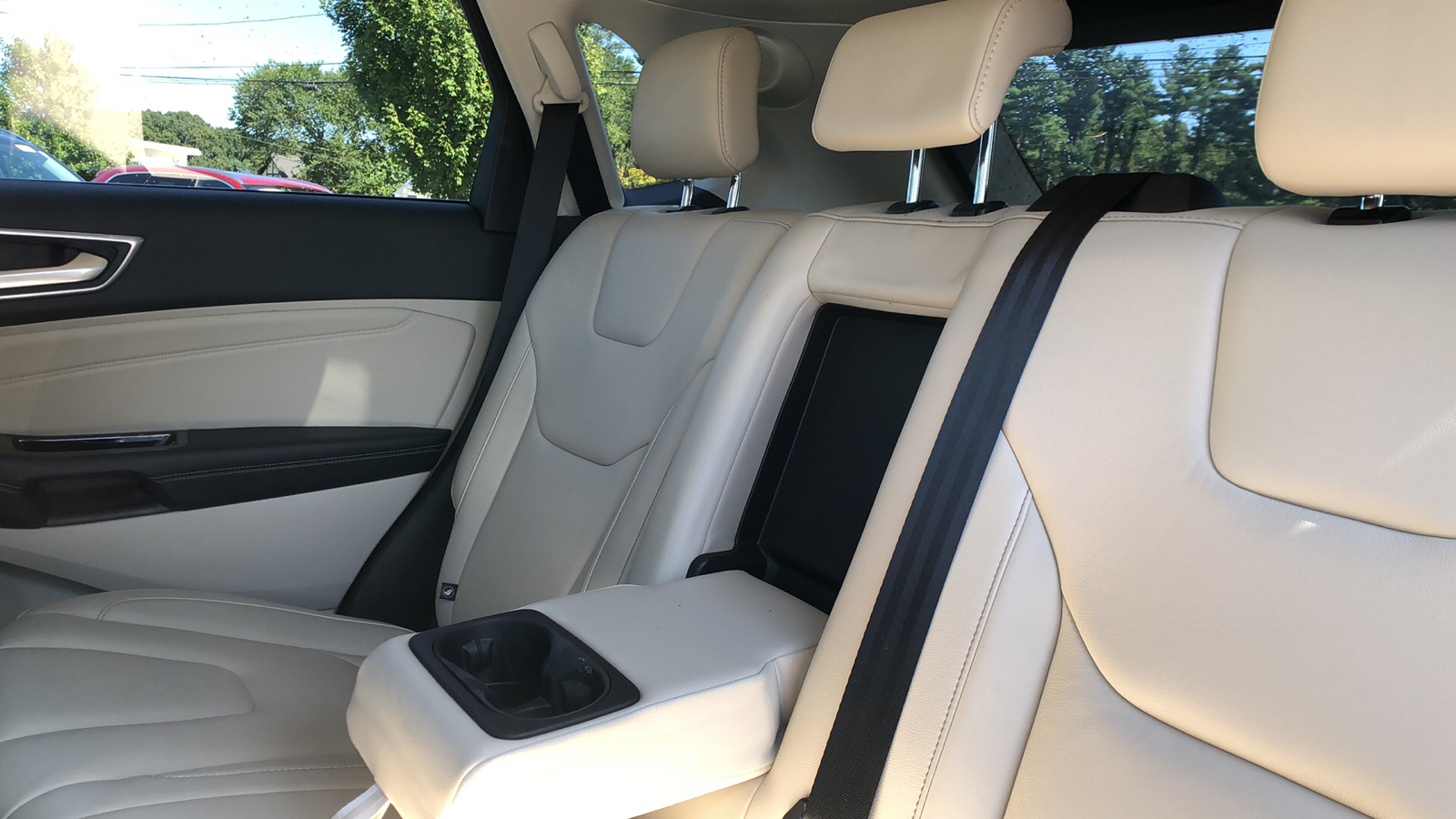 2019 Ford Edge Titanium 34