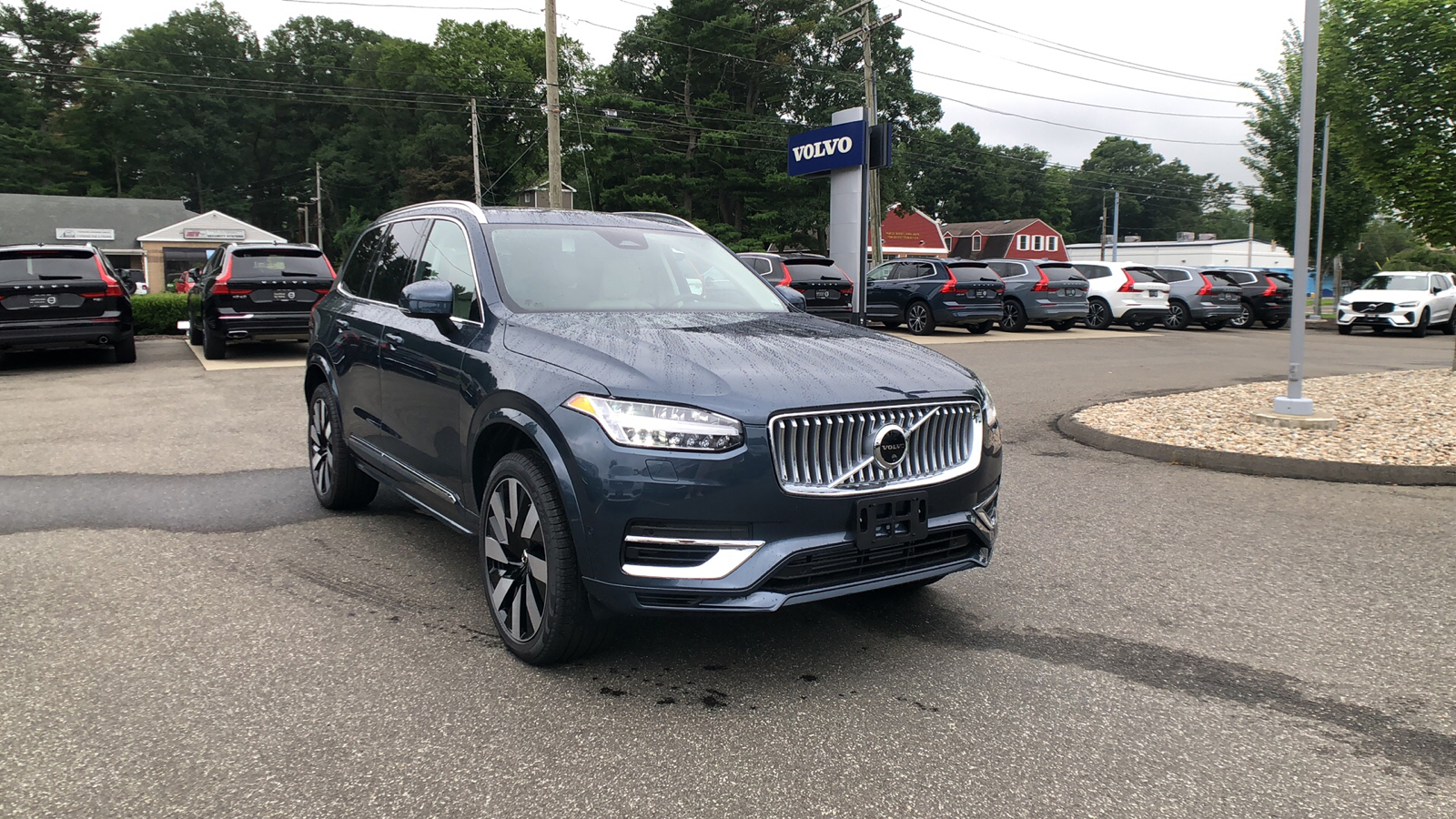 2025 Volvo XC90 Plug-In Hybrid Plus 1