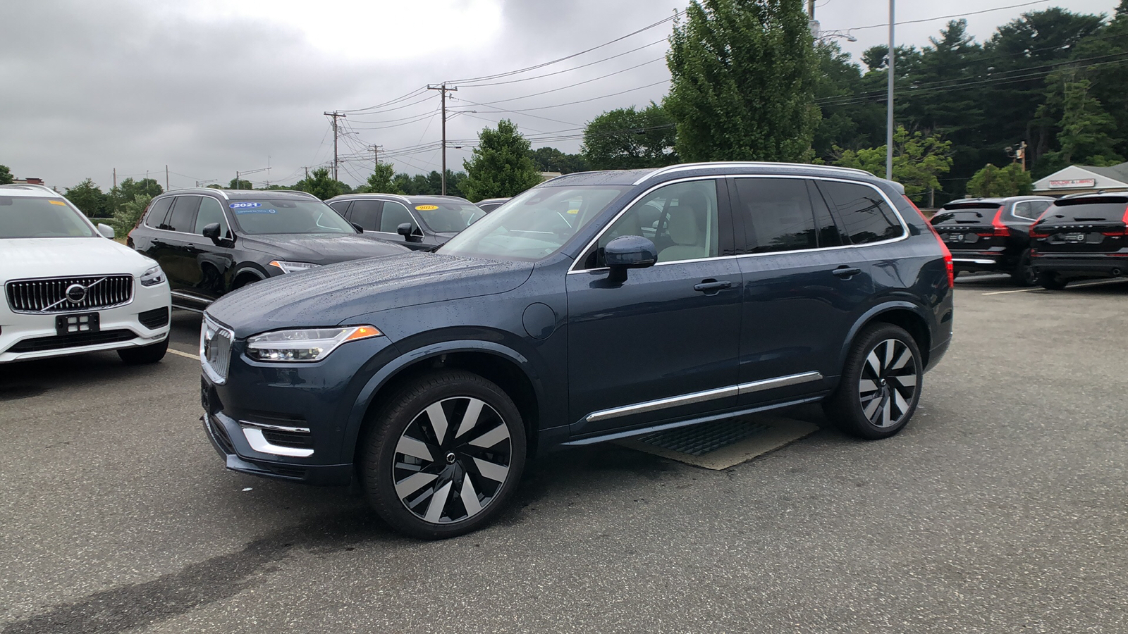 2025 Volvo XC90 Plug-In Hybrid Plus 4