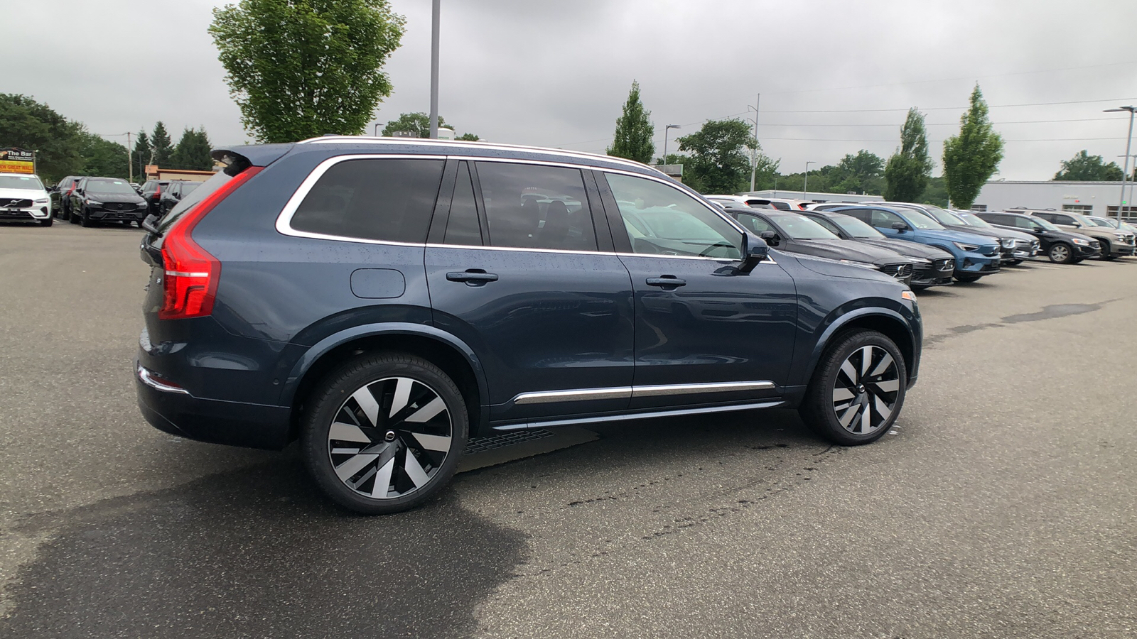 2025 Volvo XC90 Plug-In Hybrid Plus 11