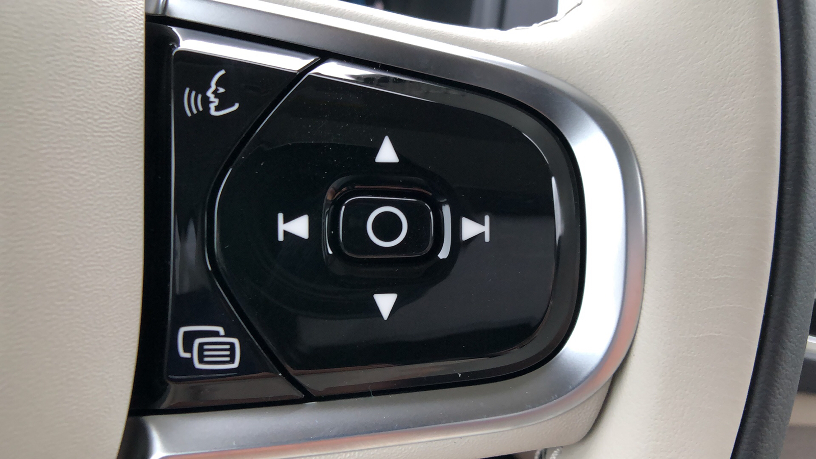 2025 Volvo XC90 Plug-In Hybrid Plus 25