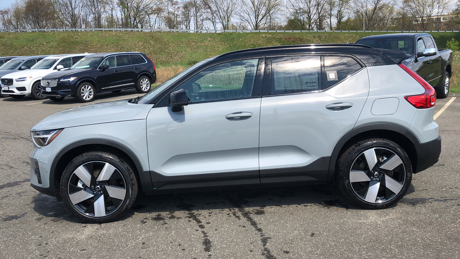 2024 Volvo XC40 Recharge Pure Electric Ultimate 1