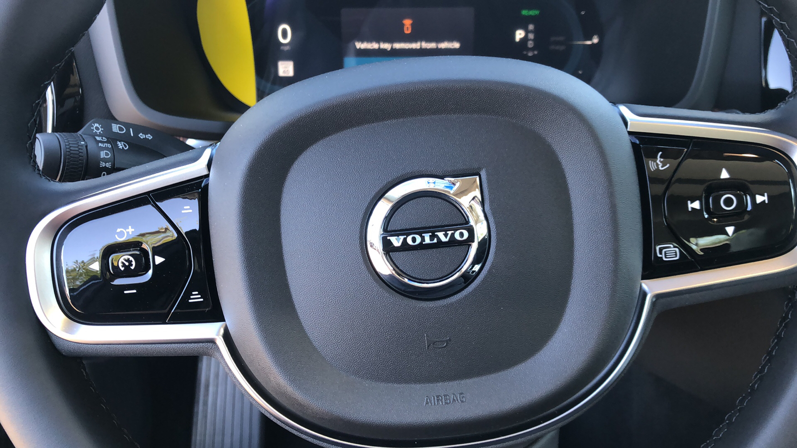 2024 Volvo S60 Recharge Plug-In Hybrid Plus Dark Theme 15
