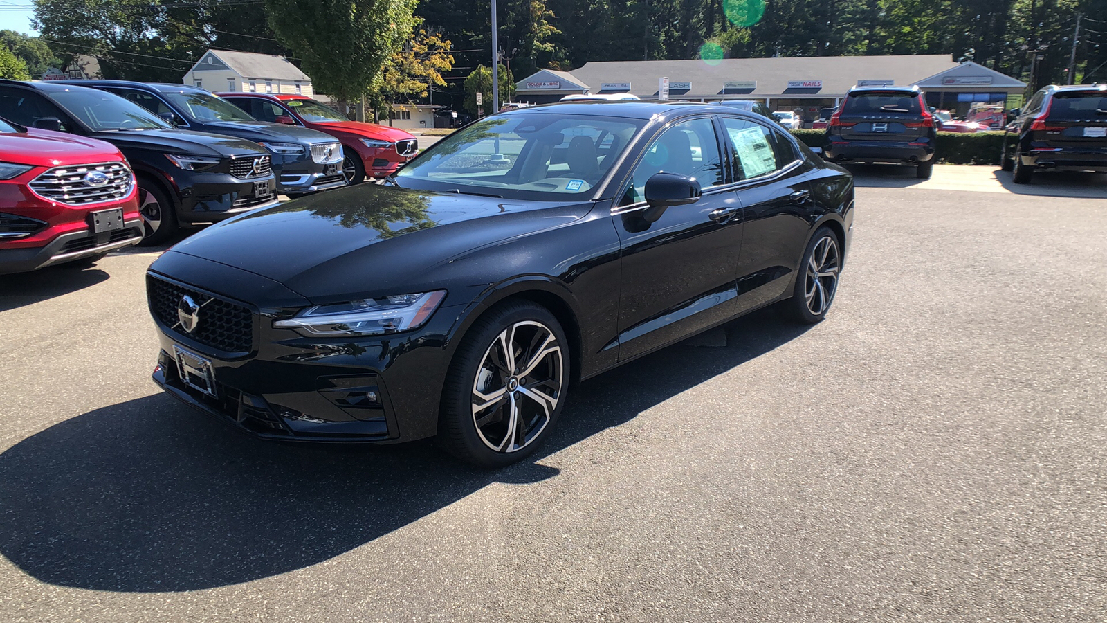 2024 Volvo S60 Plus Dark Theme 3