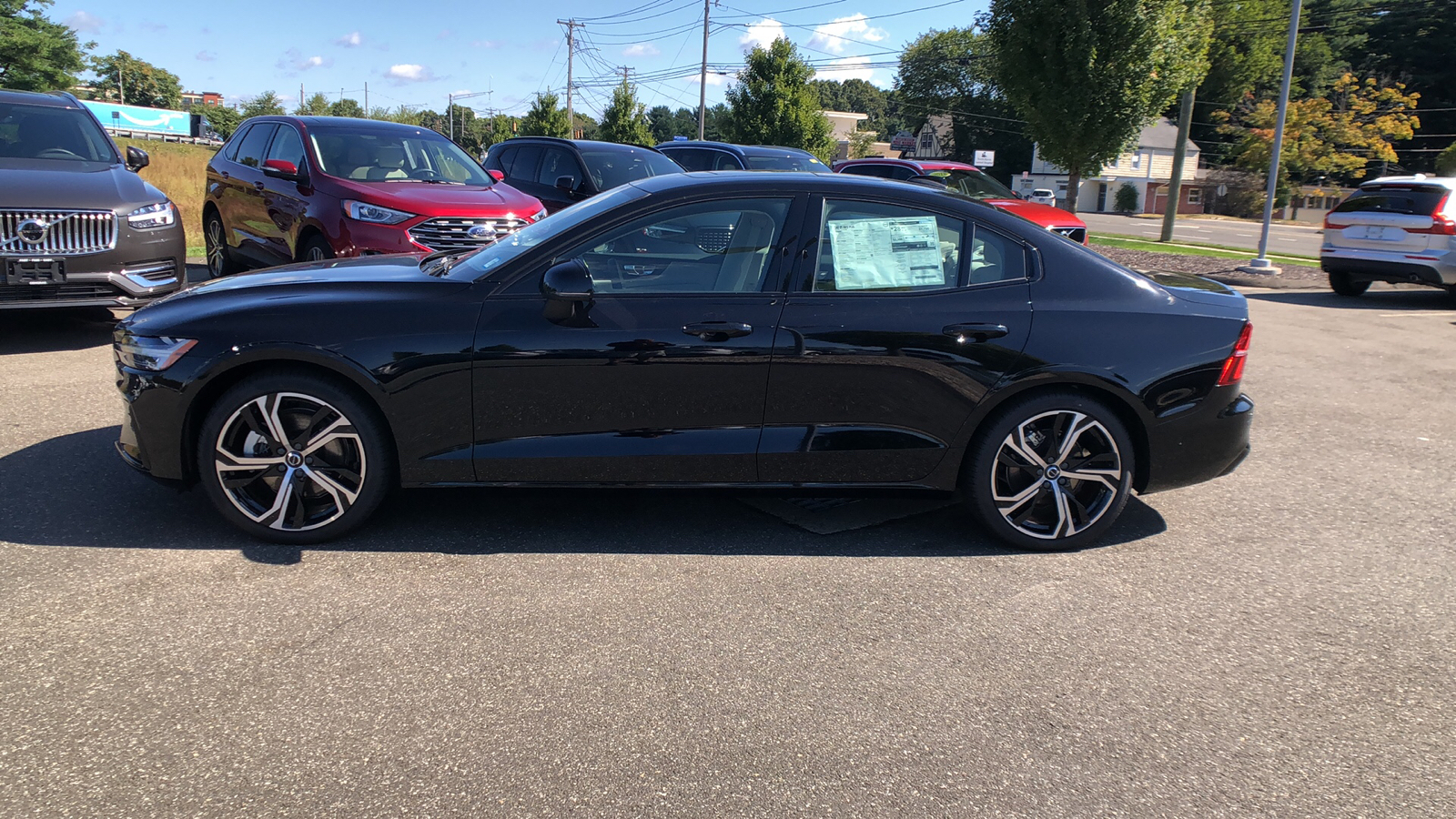 2024 Volvo S60 Plus Dark Theme 4