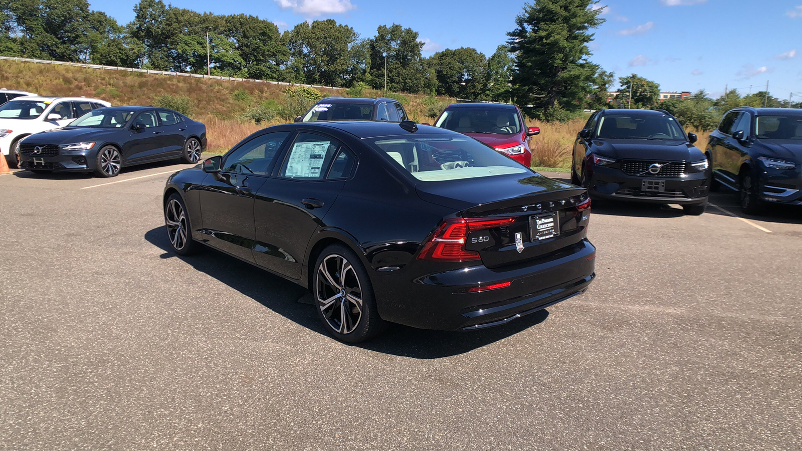 2024 Volvo S60 Plus Dark Theme 5