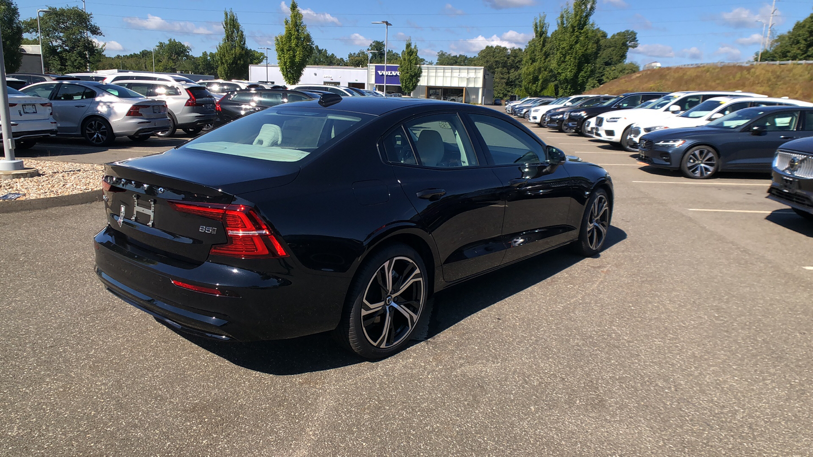 2024 Volvo S60 Plus Dark Theme 7