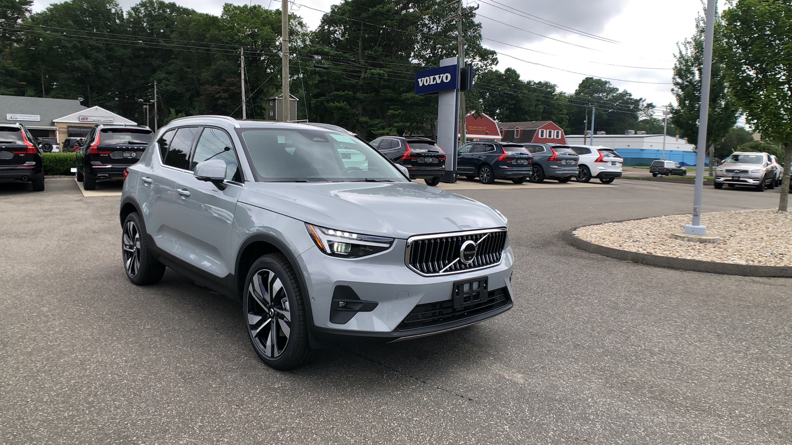 2025 Volvo XC40 Plus Bright Theme 1