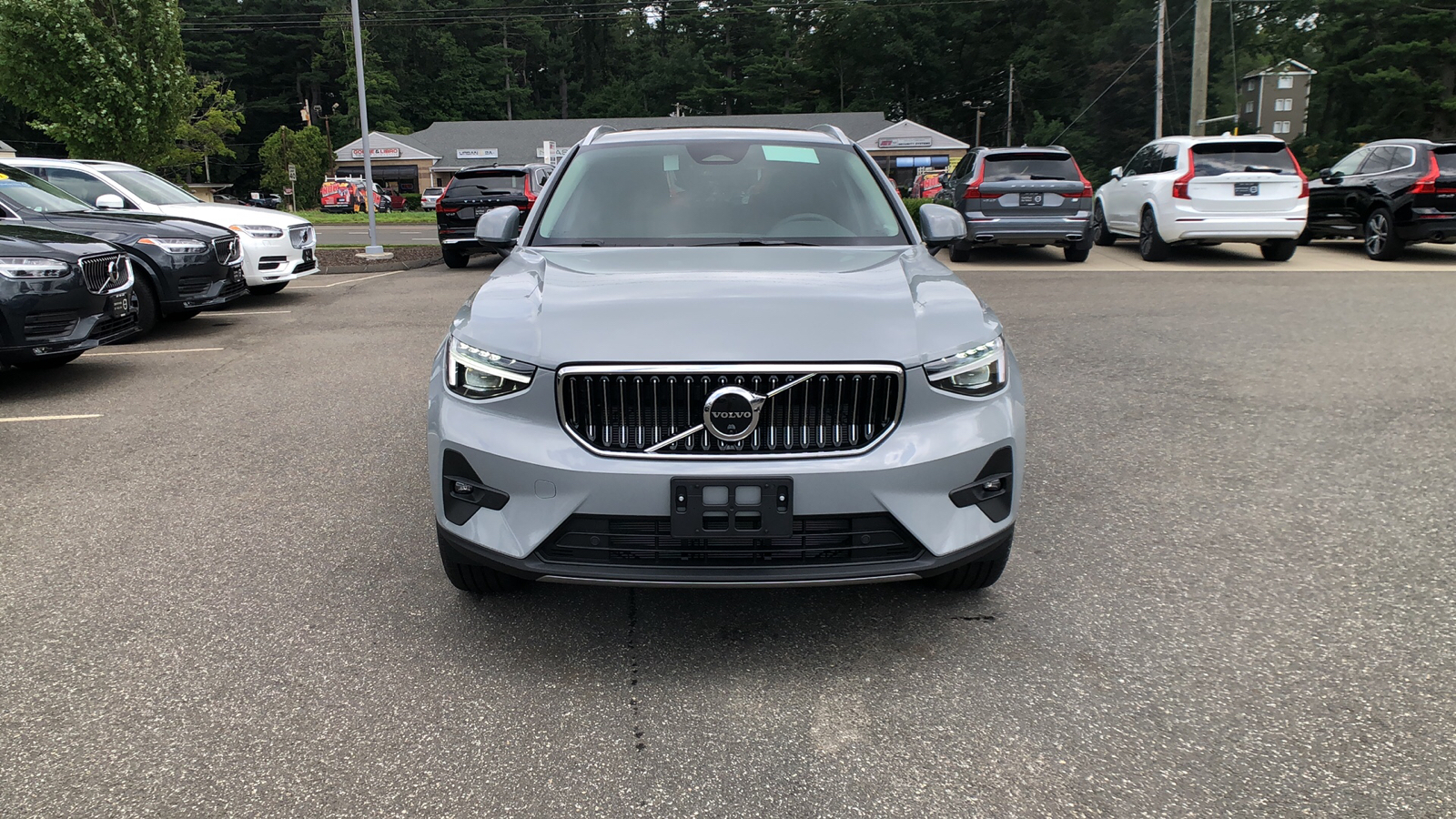 2025 Volvo XC40 Plus Bright Theme 2