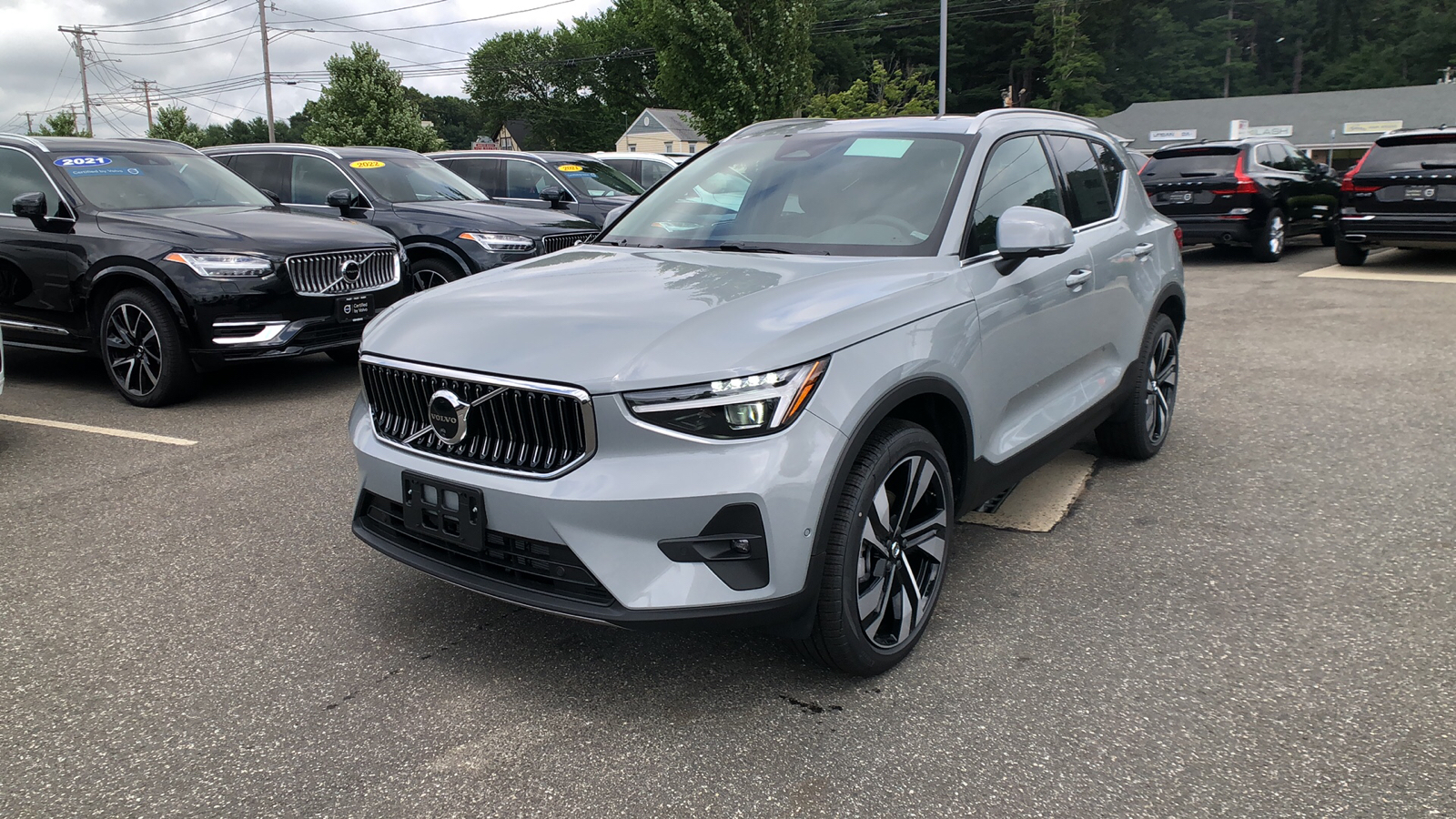 2025 Volvo XC40 Plus Bright Theme 3