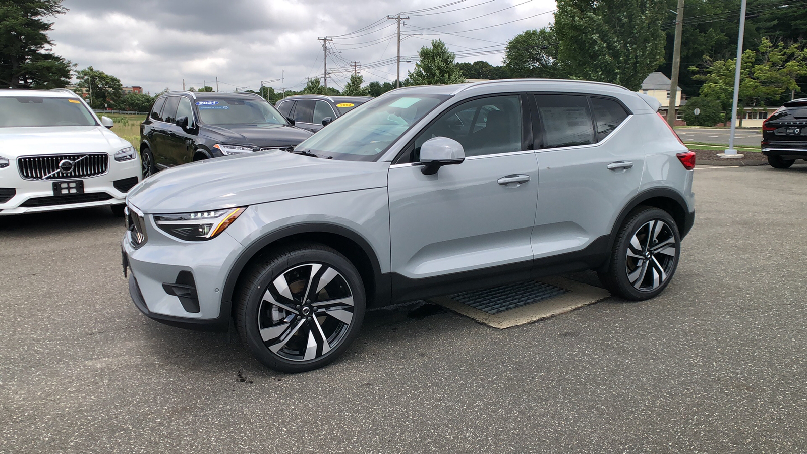 2025 Volvo XC40 Plus Bright Theme 4